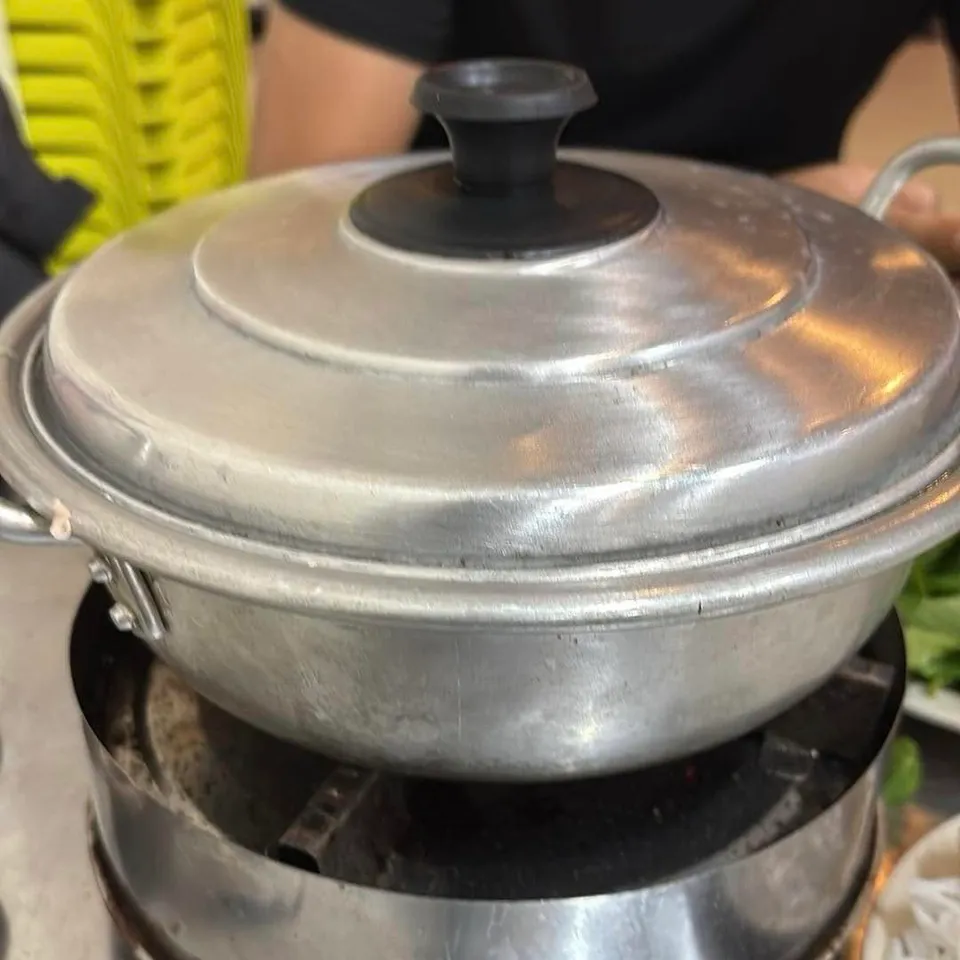 Lẩu gà lá é - Nậu Tui